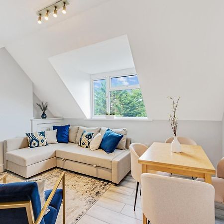 Sweet And Lovely 2Br With Free Parking Лондон Екстериор снимка