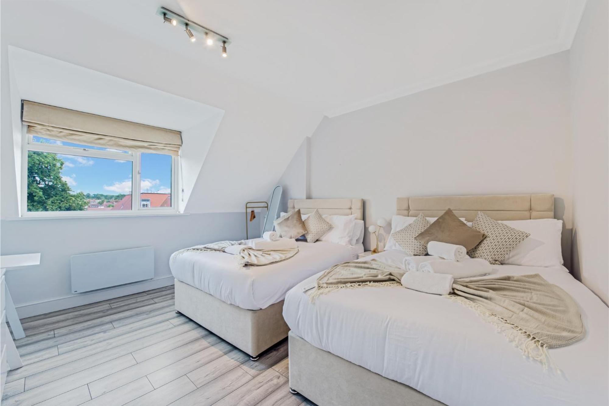 Sweet And Lovely 2Br With Free Parking Лондон Екстериор снимка