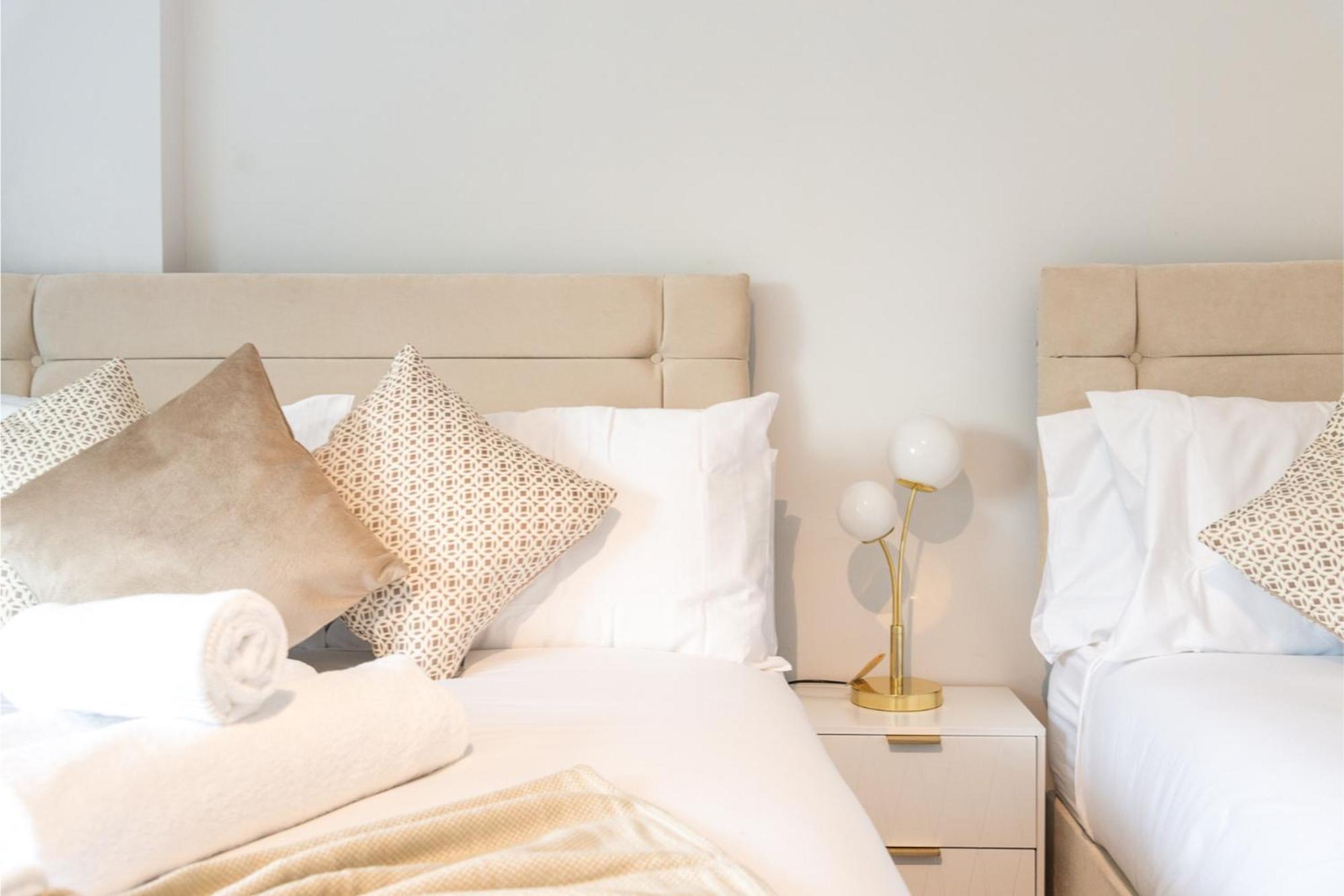 Sweet And Lovely 2Br With Free Parking Лондон Екстериор снимка