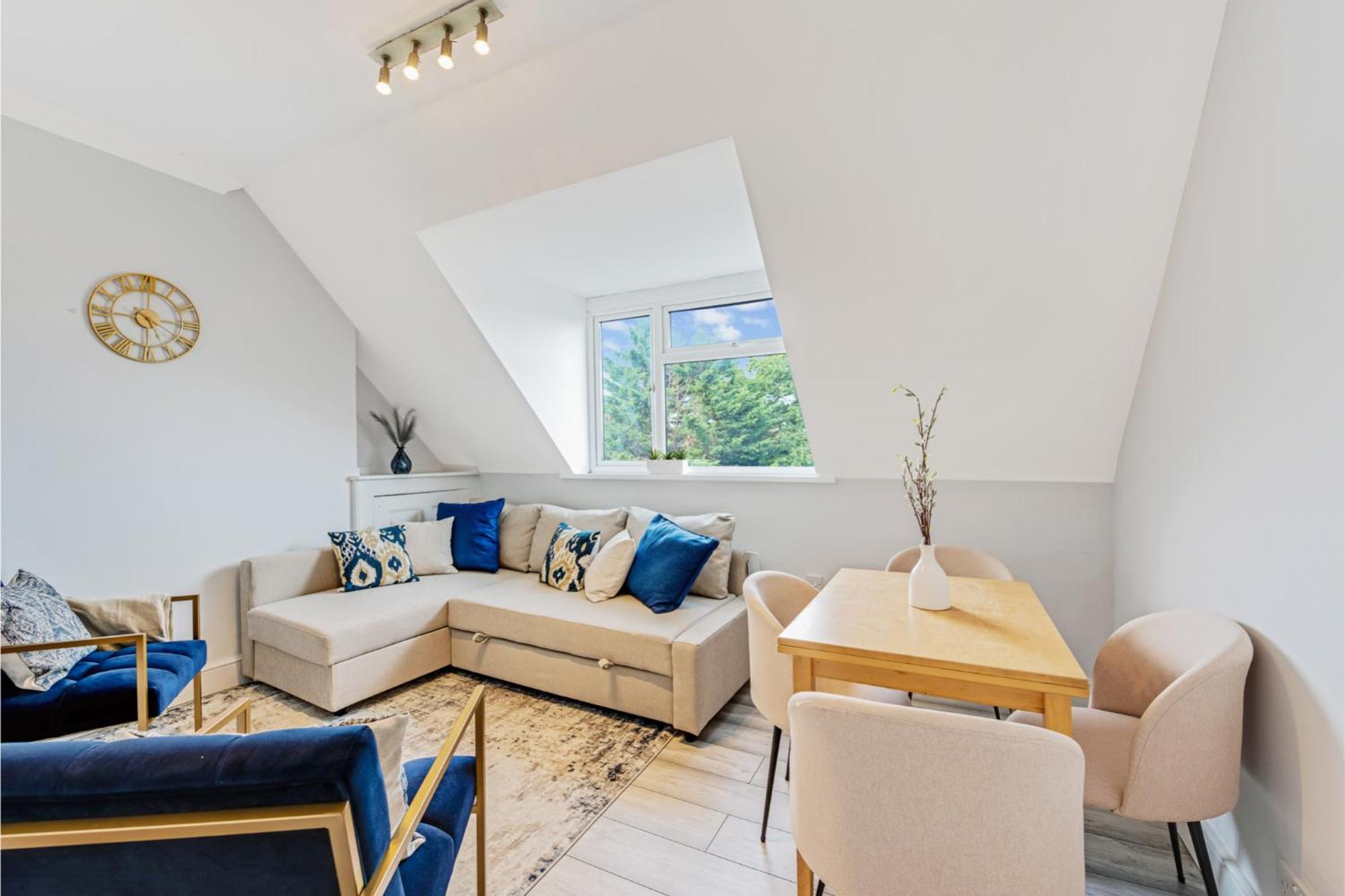 Sweet And Lovely 2Br With Free Parking Лондон Екстериор снимка